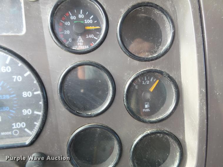 image for item DB6443 2004 Mack CV713 dump truck