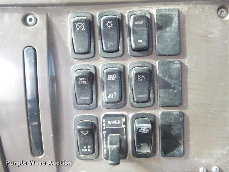 image for item DB6443 2004 Mack CV713 dump truck