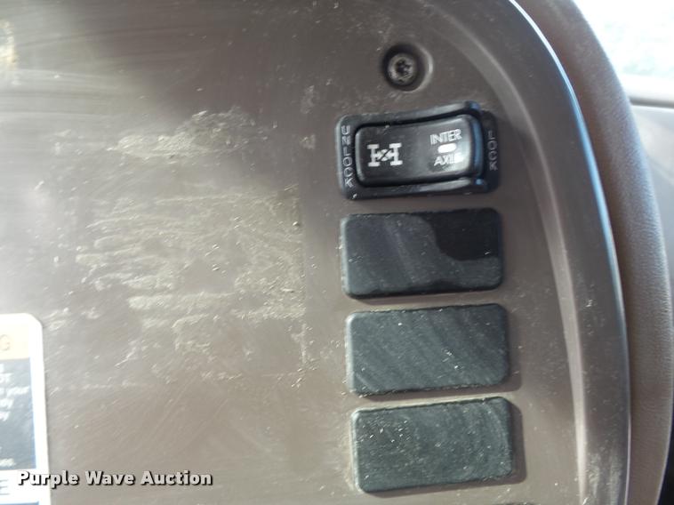 image for item DB6443 2004 Mack CV713 dump truck