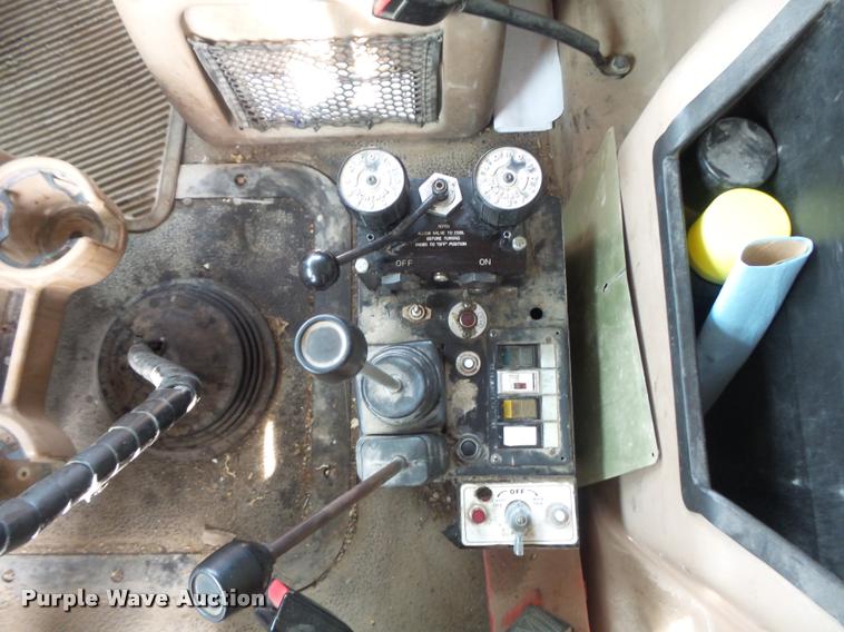 image for item DB6443 2004 Mack CV713 dump truck