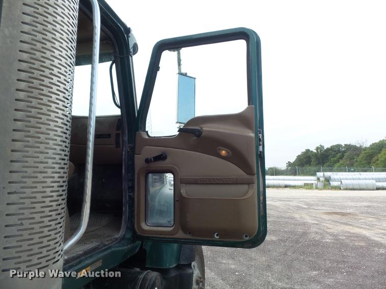 image for item DB6443 2004 Mack CV713 dump truck