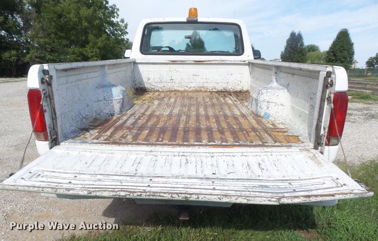 image for item DB6482 1993 Ford F250 HD XL pickup truck