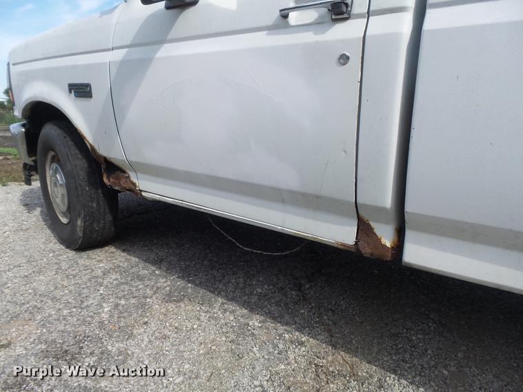 image for item DB6482 1993 Ford F250 HD XL pickup truck