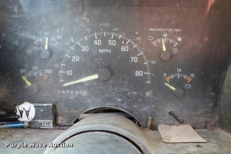 image for item DB9252 1994 Chevrolet 1500 pickup truck