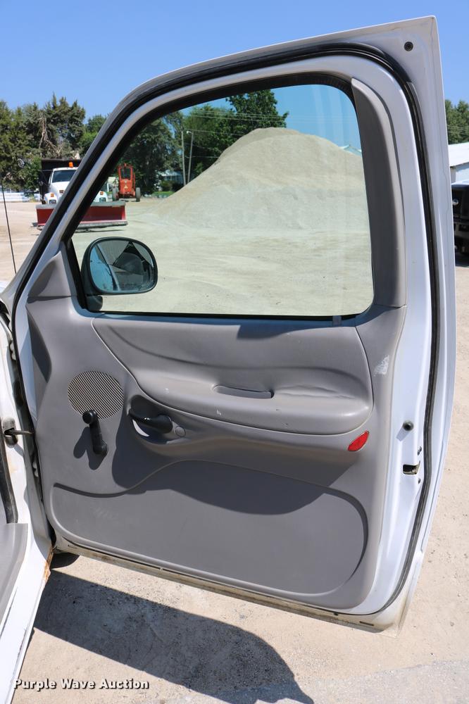 image for item DB9253 1998 Ford F150 pickup truck