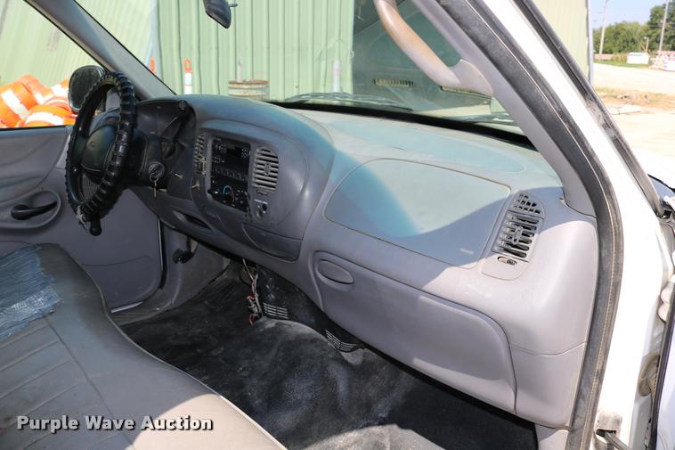 image for item DB9253 1998 Ford F150 pickup truck