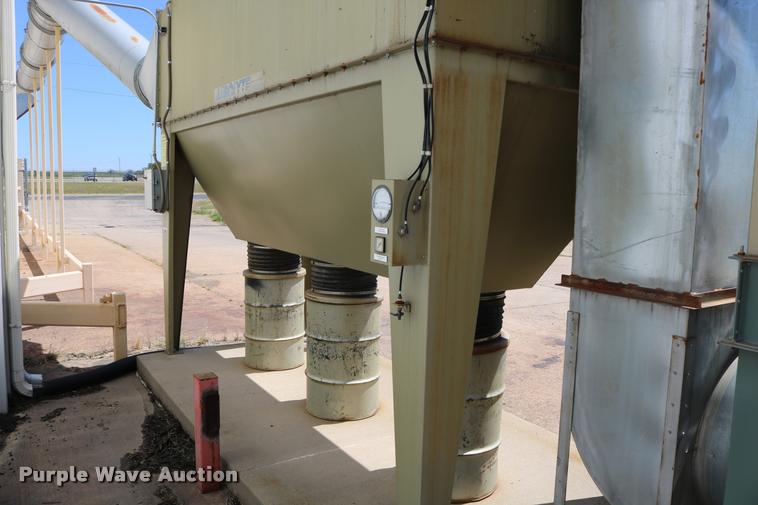 image for item DB9386 Sandblast booth and system