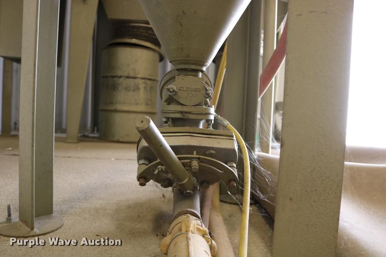 image for item DB9386 Sandblast booth and system