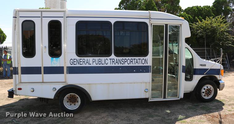 image for item DB9387 2003 Ford E350 Super Duty shuttle bus