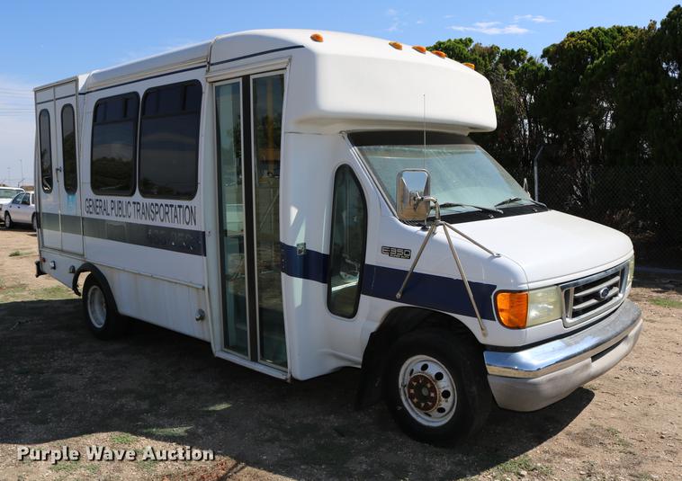 image for item DB9387 2003 Ford E350 Super Duty shuttle bus