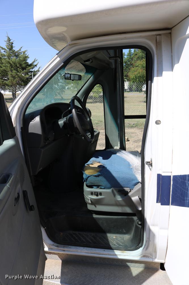 image for item DB9387 2003 Ford E350 Super Duty shuttle bus