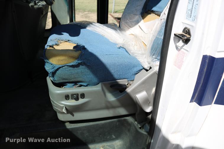 image for item DB9387 2003 Ford E350 Super Duty shuttle bus