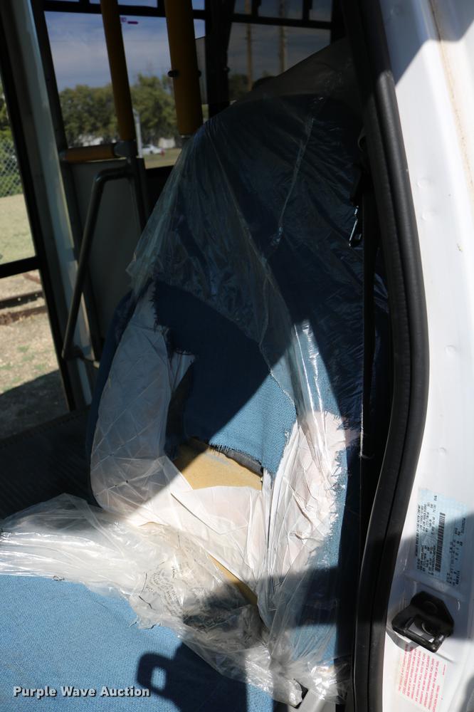 image for item DB9387 2003 Ford E350 Super Duty shuttle bus