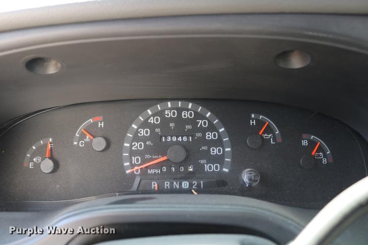 image for item DB9387 2003 Ford E350 Super Duty shuttle bus