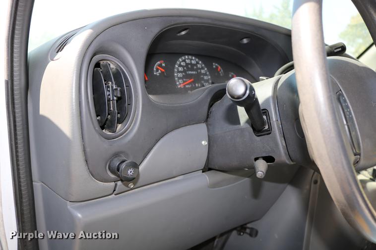 image for item DB9387 2003 Ford E350 Super Duty shuttle bus