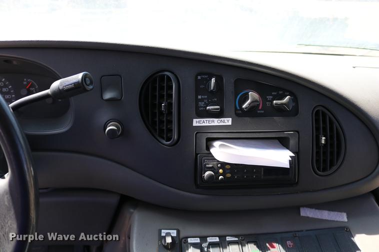 image for item DB9387 2003 Ford E350 Super Duty shuttle bus