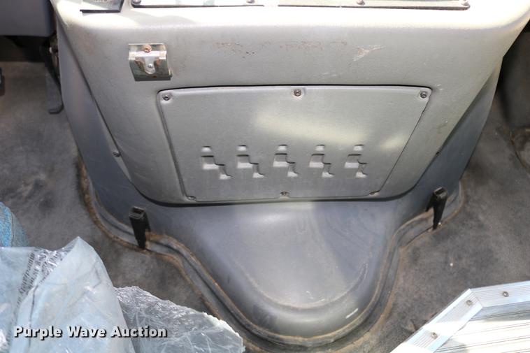 image for item DB9387 2003 Ford E350 Super Duty shuttle bus