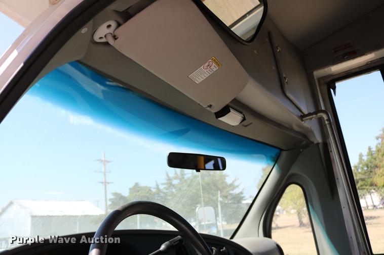 image for item DB9387 2003 Ford E350 Super Duty shuttle bus