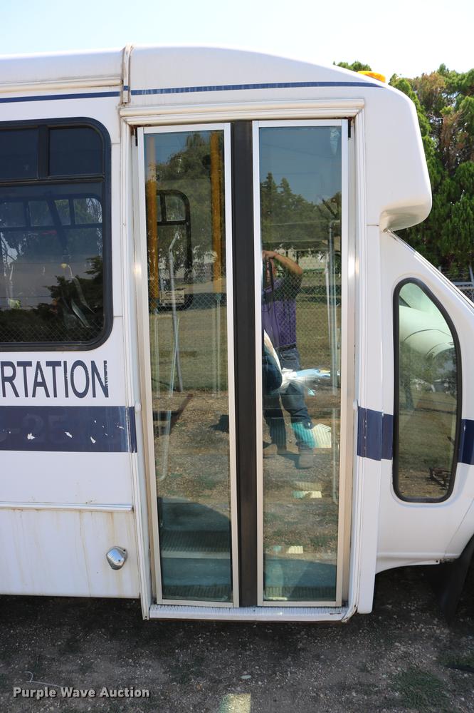 image for item DB9387 2003 Ford E350 Super Duty shuttle bus