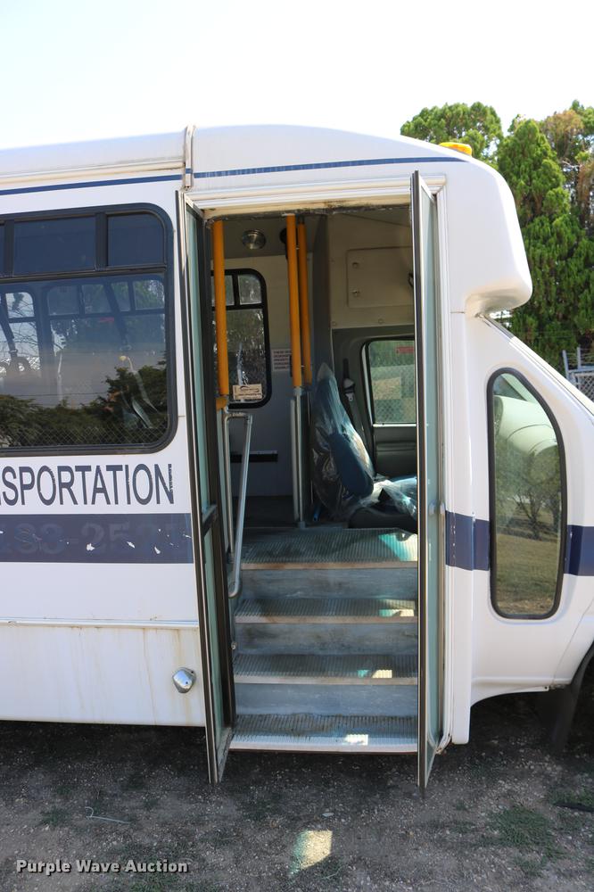 image for item DB9387 2003 Ford E350 Super Duty shuttle bus