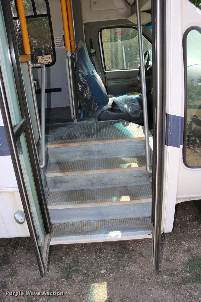 image for item DB9387 2003 Ford E350 Super Duty shuttle bus