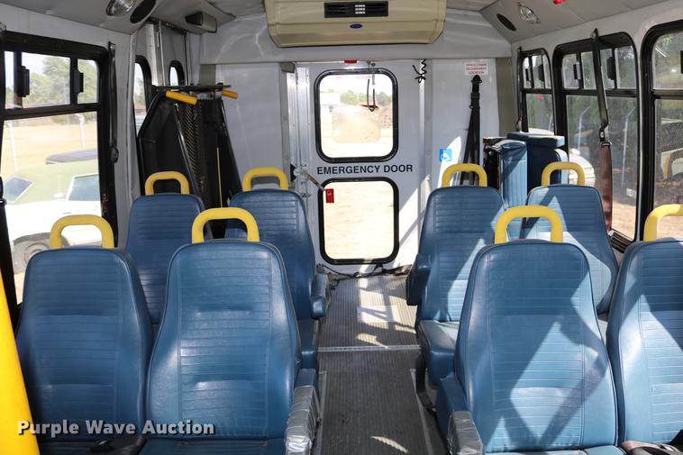 image for item DB9387 2003 Ford E350 Super Duty shuttle bus