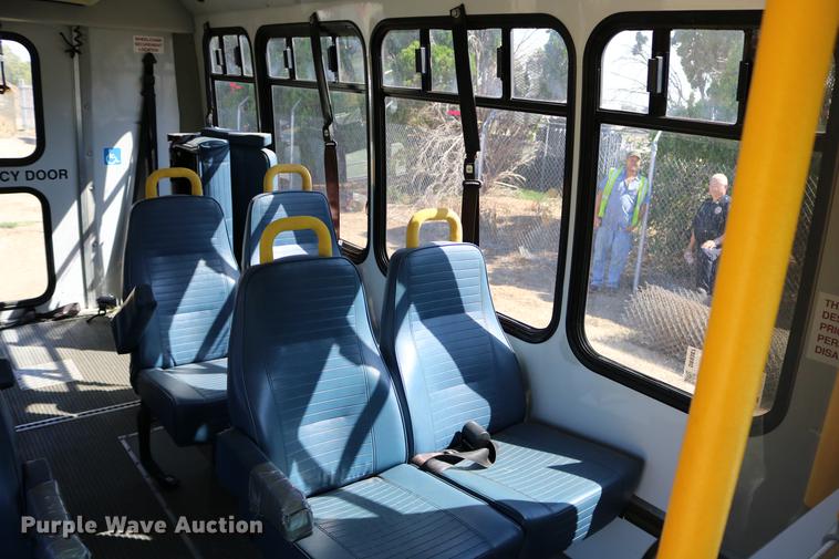 image for item DB9387 2003 Ford E350 Super Duty shuttle bus