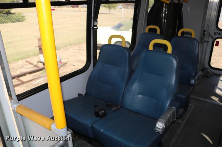 image for item DB9387 2003 Ford E350 Super Duty shuttle bus