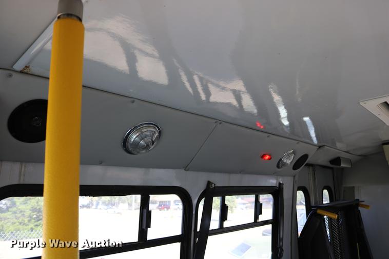 image for item DB9387 2003 Ford E350 Super Duty shuttle bus