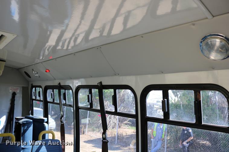 image for item DB9387 2003 Ford E350 Super Duty shuttle bus