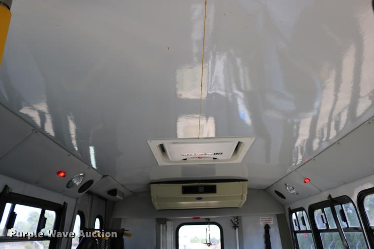 image for item DB9387 2003 Ford E350 Super Duty shuttle bus