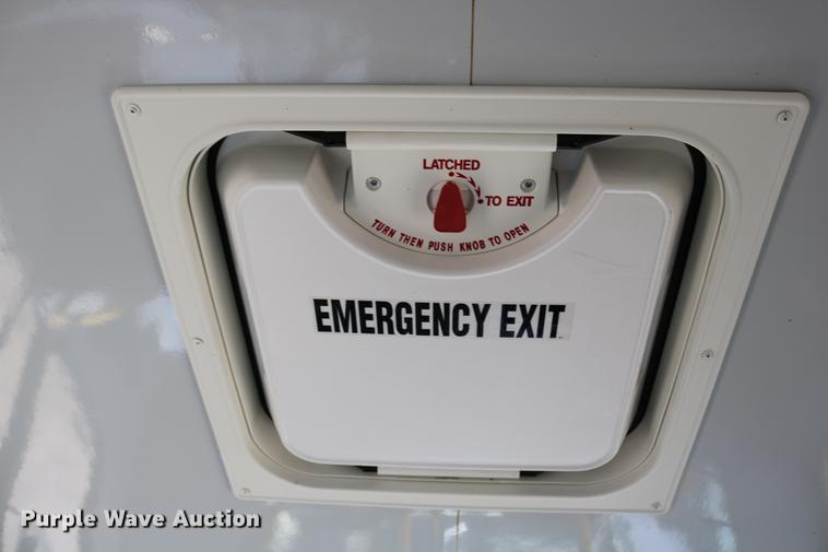 image for item DB9387 2003 Ford E350 Super Duty shuttle bus