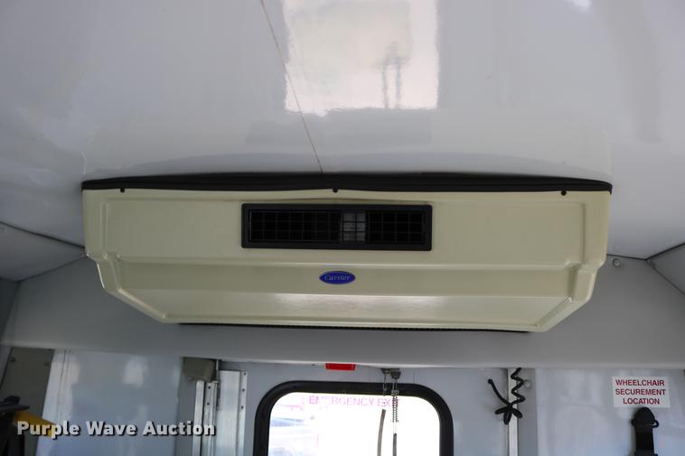 image for item DB9387 2003 Ford E350 Super Duty shuttle bus
