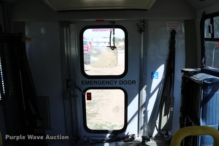 image for item DB9387 2003 Ford E350 Super Duty shuttle bus