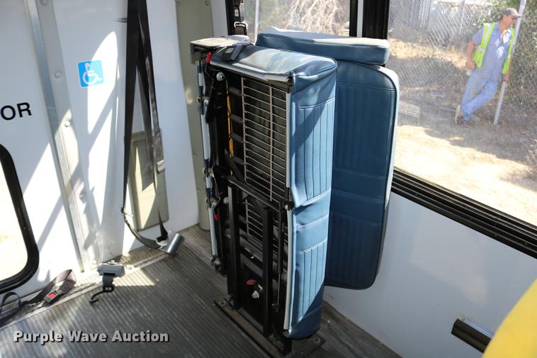 image for item DB9387 2003 Ford E350 Super Duty shuttle bus