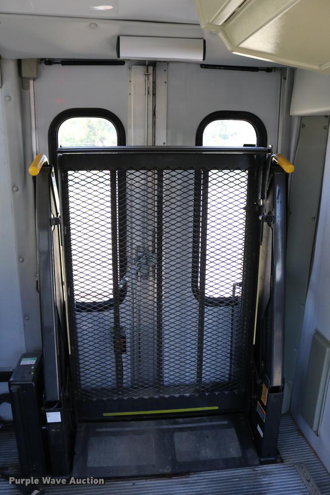 image for item DB9387 2003 Ford E350 Super Duty shuttle bus