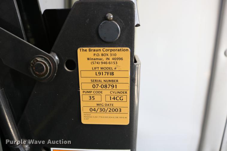 image for item DB9387 2003 Ford E350 Super Duty shuttle bus