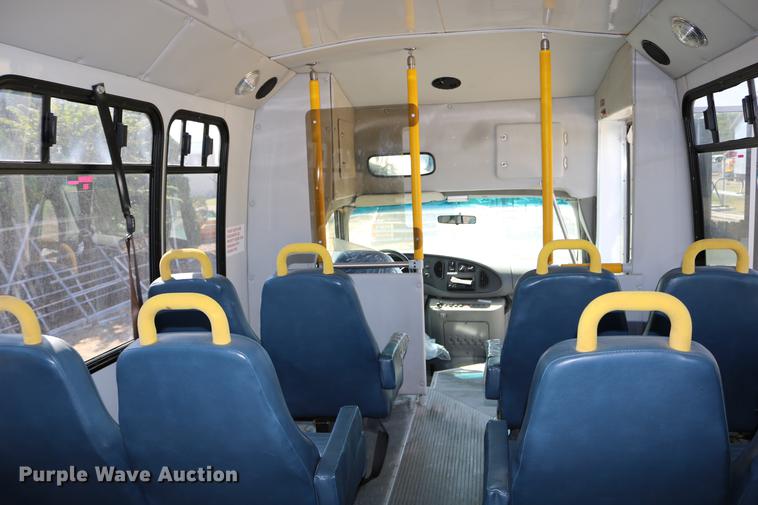 image for item DB9387 2003 Ford E350 Super Duty shuttle bus