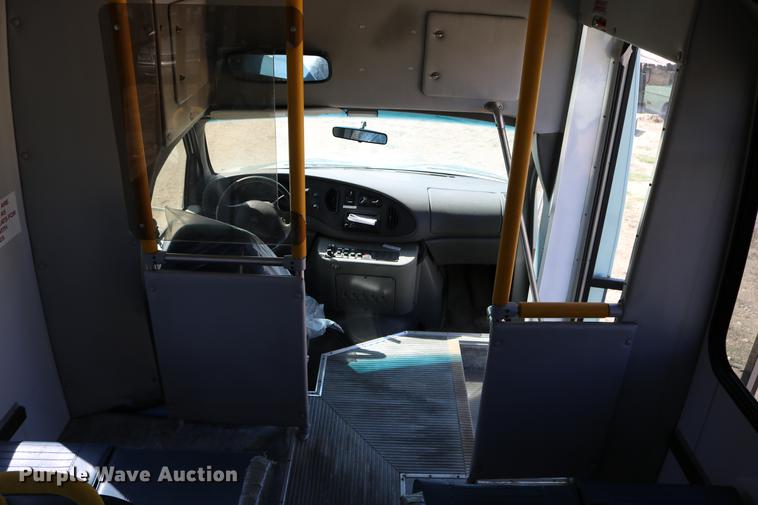 image for item DB9387 2003 Ford E350 Super Duty shuttle bus