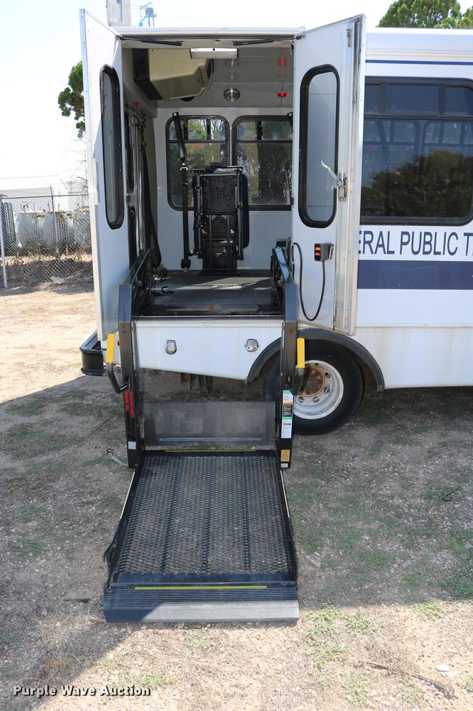 image for item DB9387 2003 Ford E350 Super Duty shuttle bus