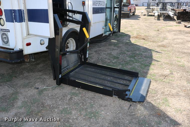 image for item DB9387 2003 Ford E350 Super Duty shuttle bus