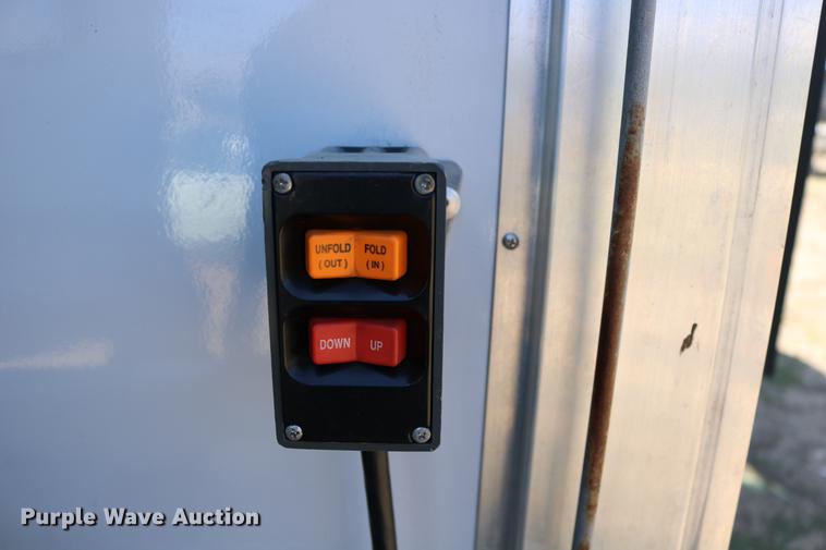 image for item DB9387 2003 Ford E350 Super Duty shuttle bus