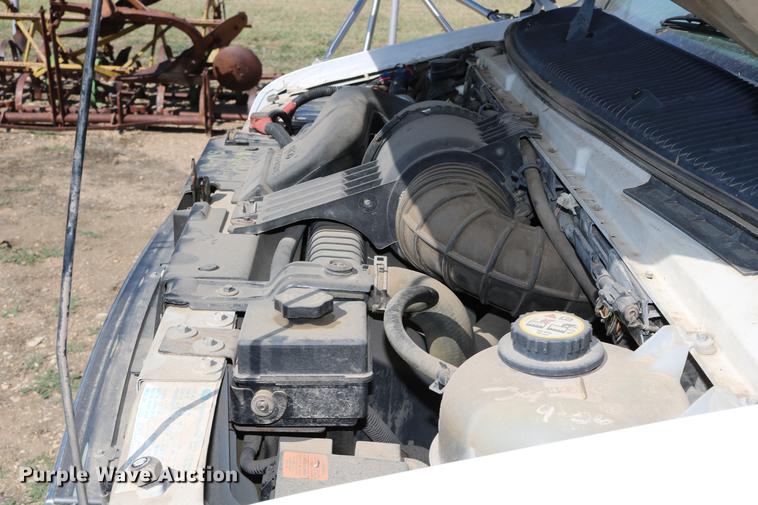 image for item DB9387 2003 Ford E350 Super Duty shuttle bus