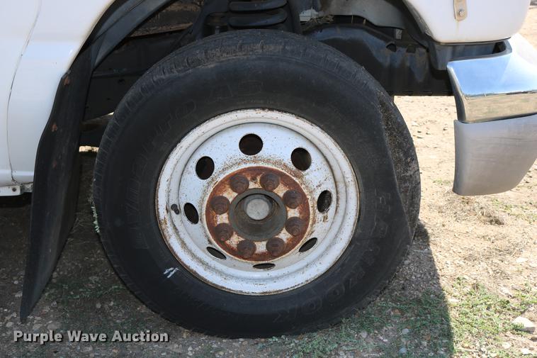 image for item DB9387 2003 Ford E350 Super Duty shuttle bus