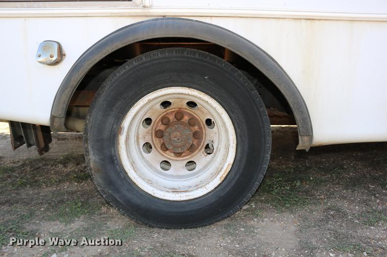 image for item DB9387 2003 Ford E350 Super Duty shuttle bus