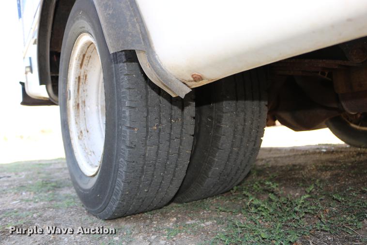 image for item DB9387 2003 Ford E350 Super Duty shuttle bus