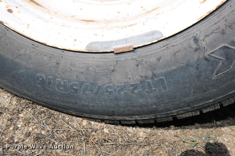 image for item DB9387 2003 Ford E350 Super Duty shuttle bus