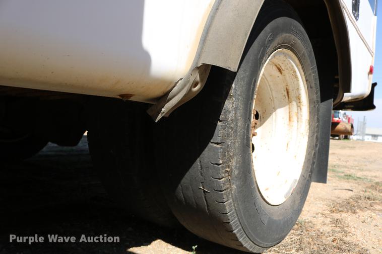 image for item DB9387 2003 Ford E350 Super Duty shuttle bus