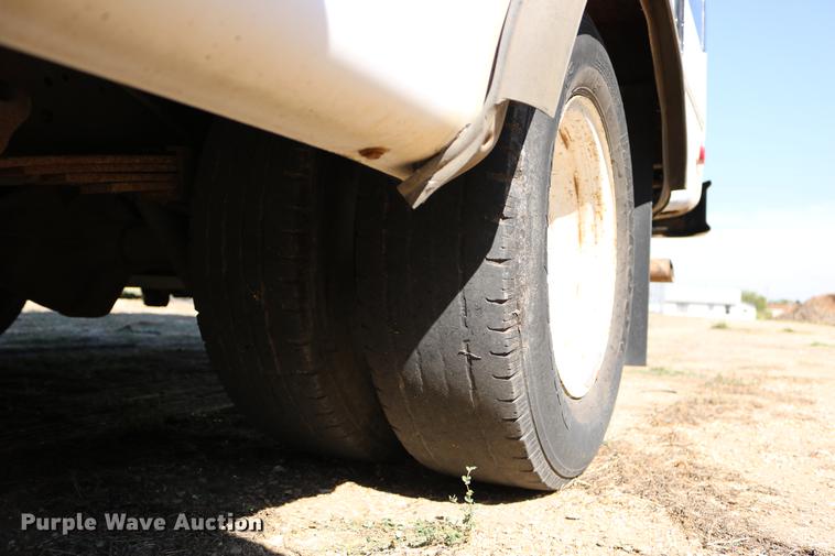 image for item DB9387 2003 Ford E350 Super Duty shuttle bus