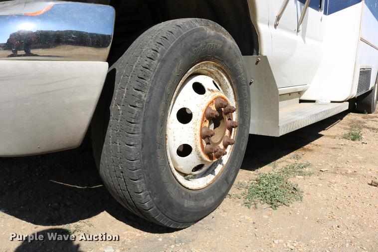 image for item DB9387 2003 Ford E350 Super Duty shuttle bus